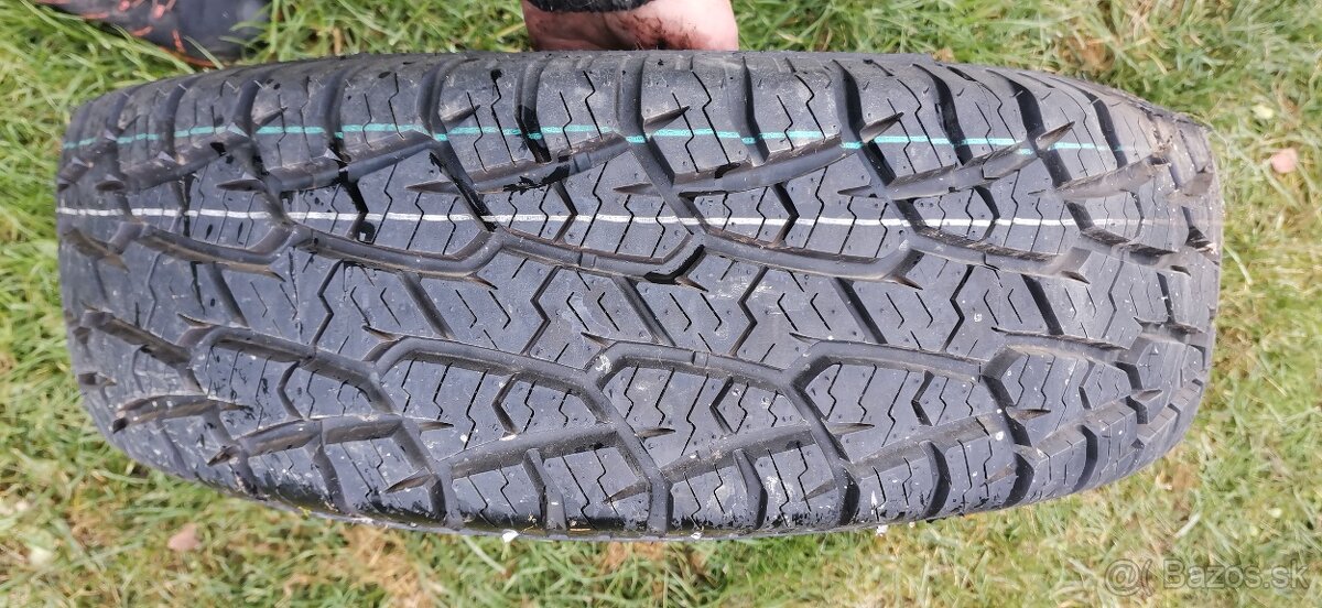 235/75 r15 109S XL celoročné 59eur mám 4ks