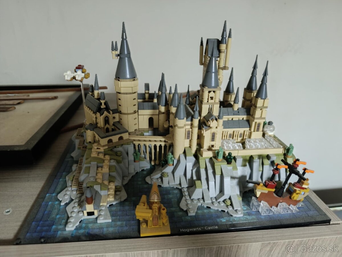 Lego Harry Potter Rokfortsky hrad a okolie