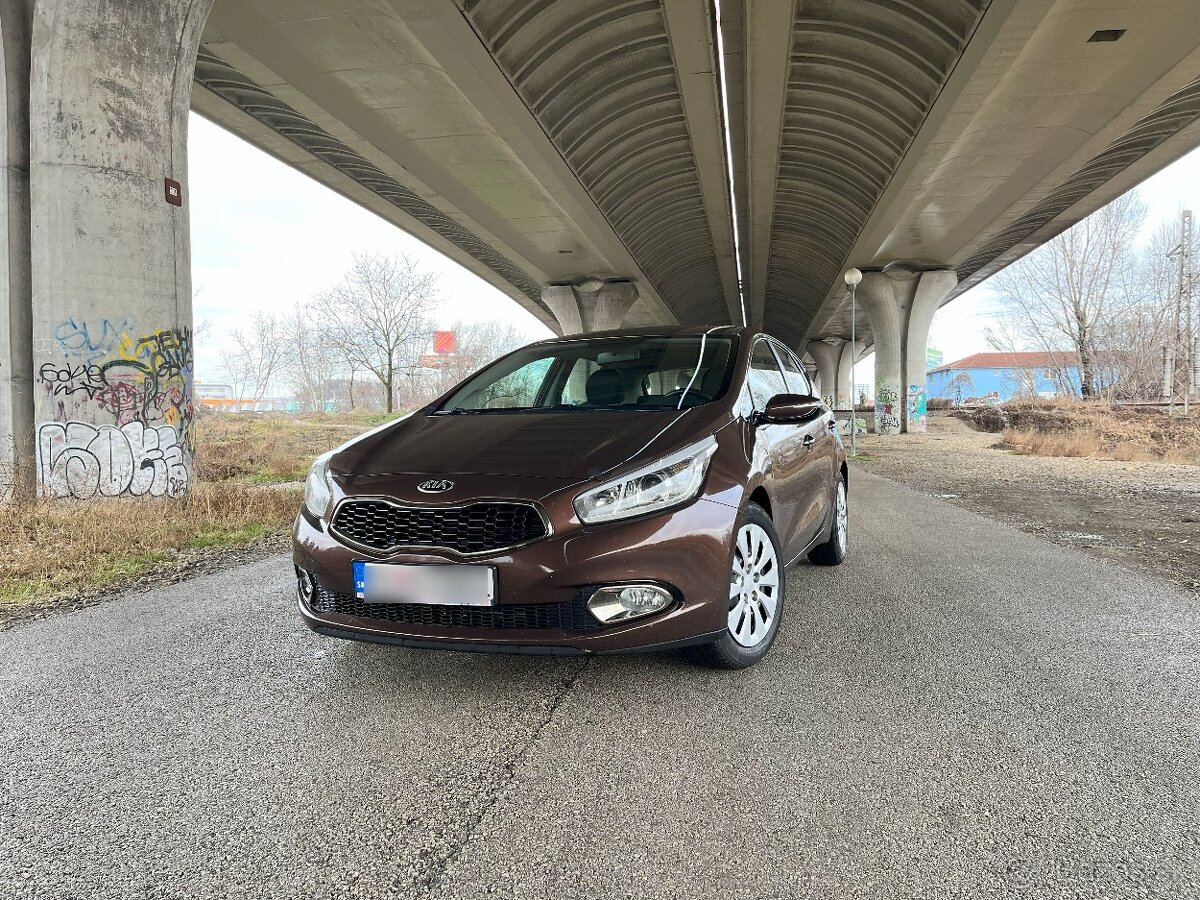 Kia Cee'd / 58 tisíc km / benzín / manuál / garážované