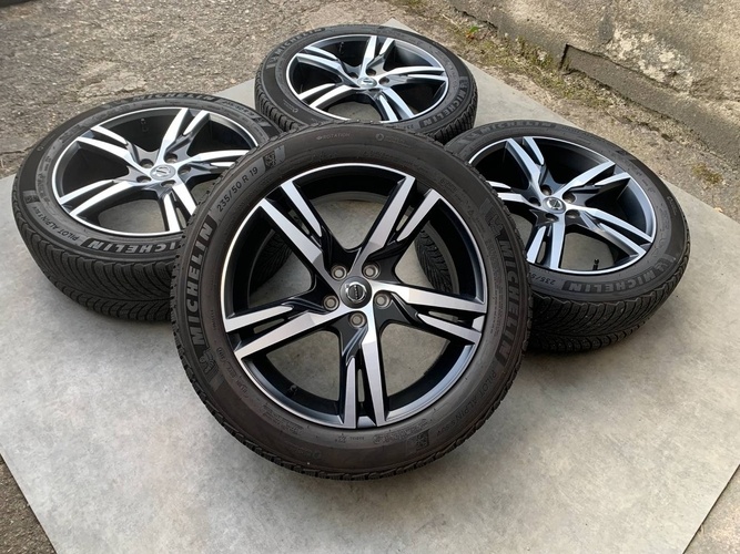 R19 ORIG.ZIMNÍ ALU KOLA VOLVO XC40 V90CC 235/50/19 R-DESIGN