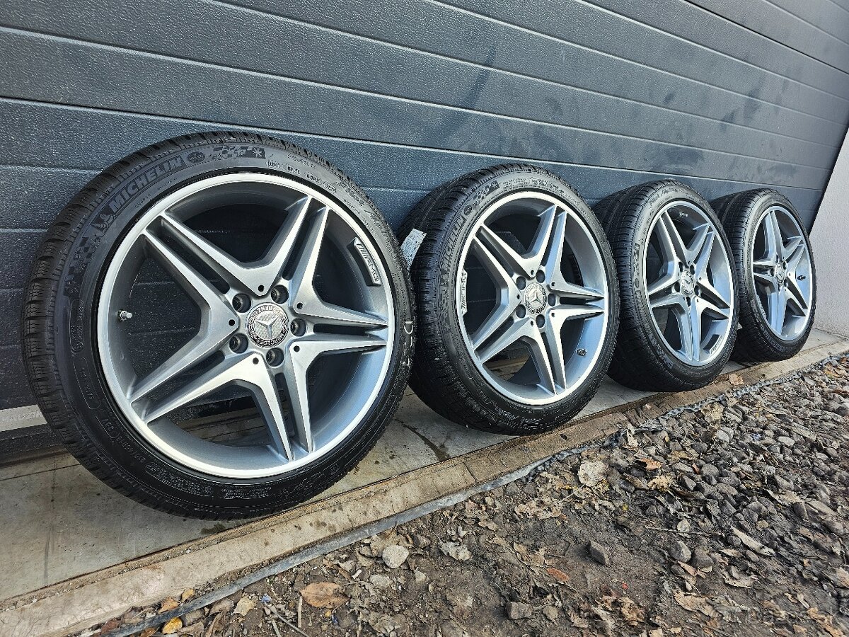 Zánovná zimná sada Mercedes A35, A45 AMG 215/45 R18