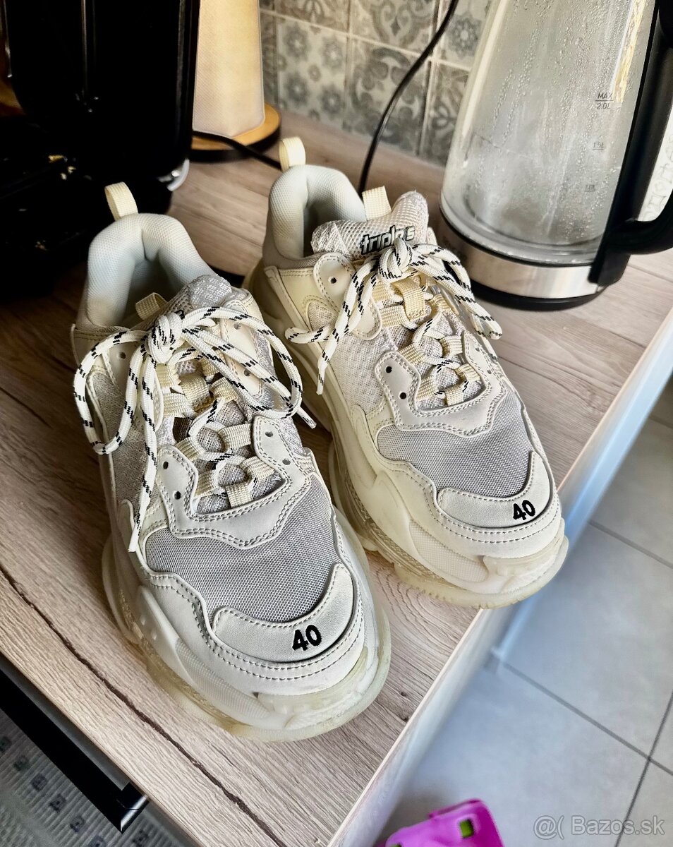 Balenciaga Triple s