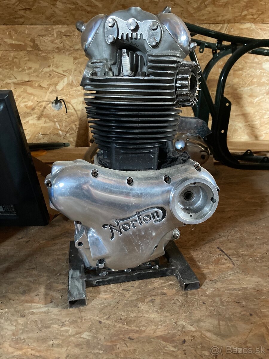 Norton comando 850 v rámu es2