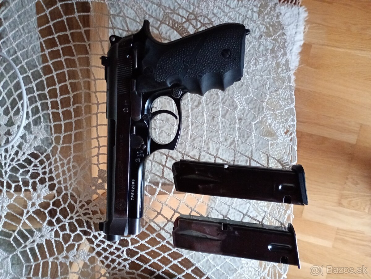 Predám Pištoľ Taurus PT 99 AF.