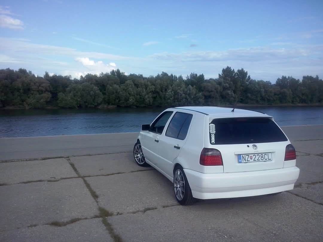 Golf 3 zadný zahľadení nárazník