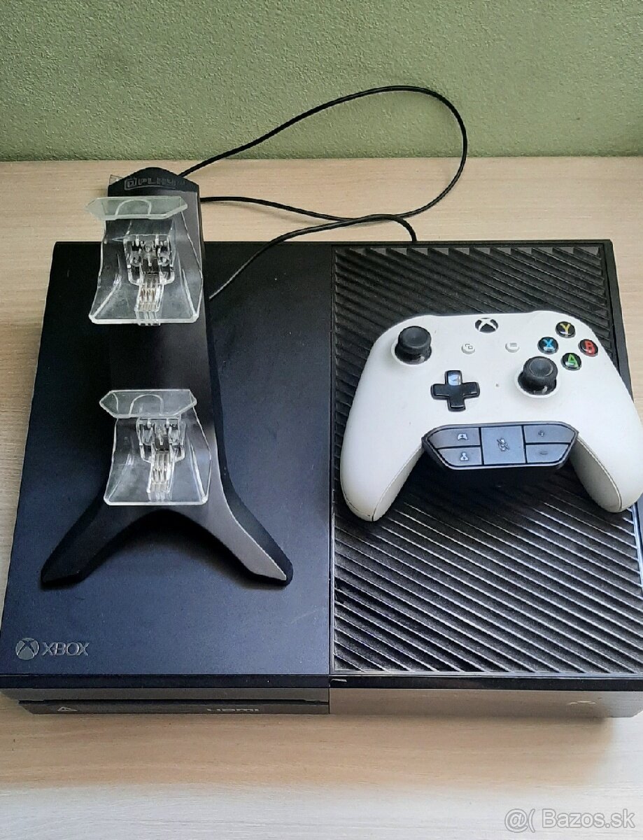 Xbox One + dokovacia stanica