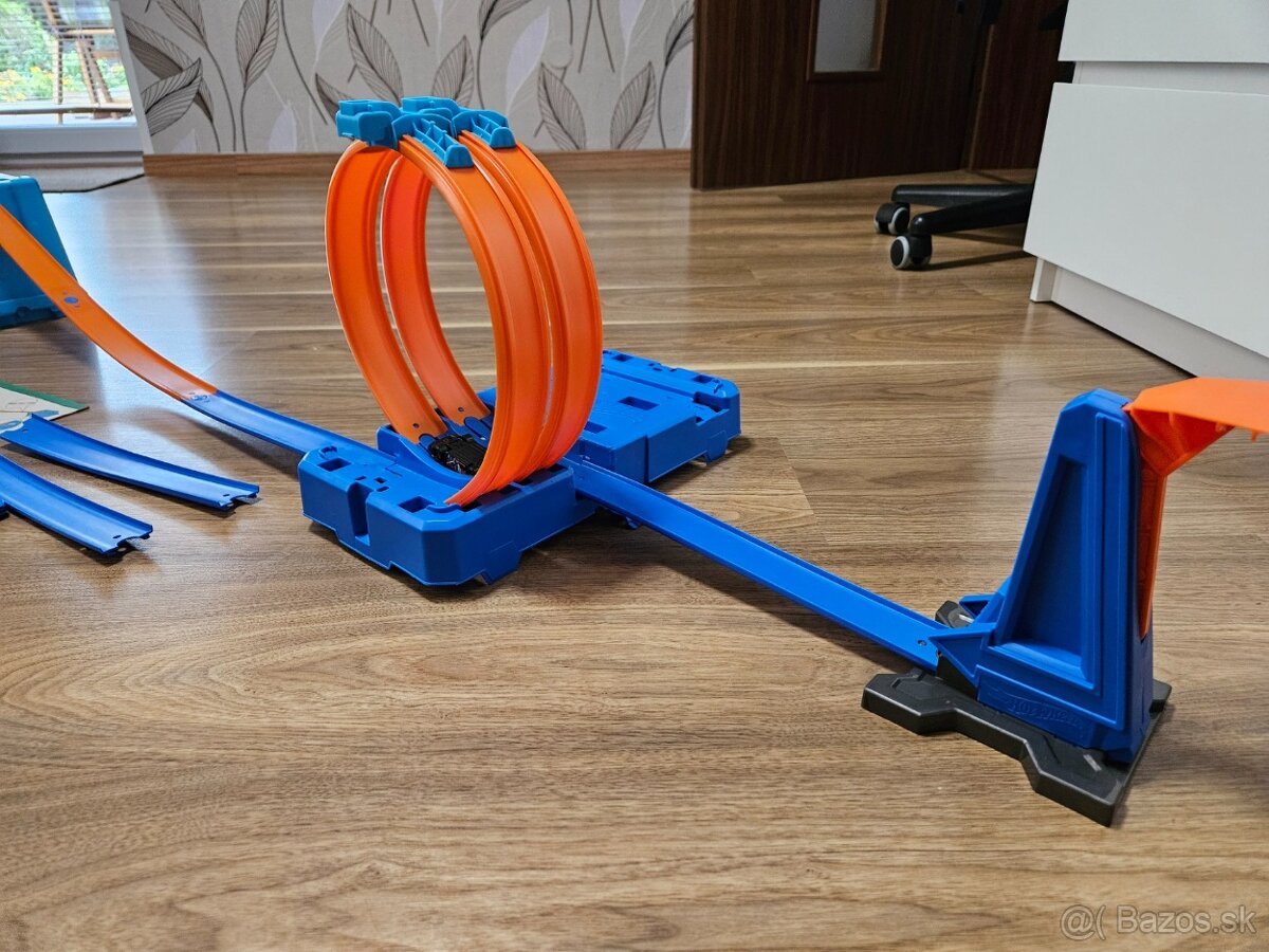 Hot Wheels Track Builder Slučka