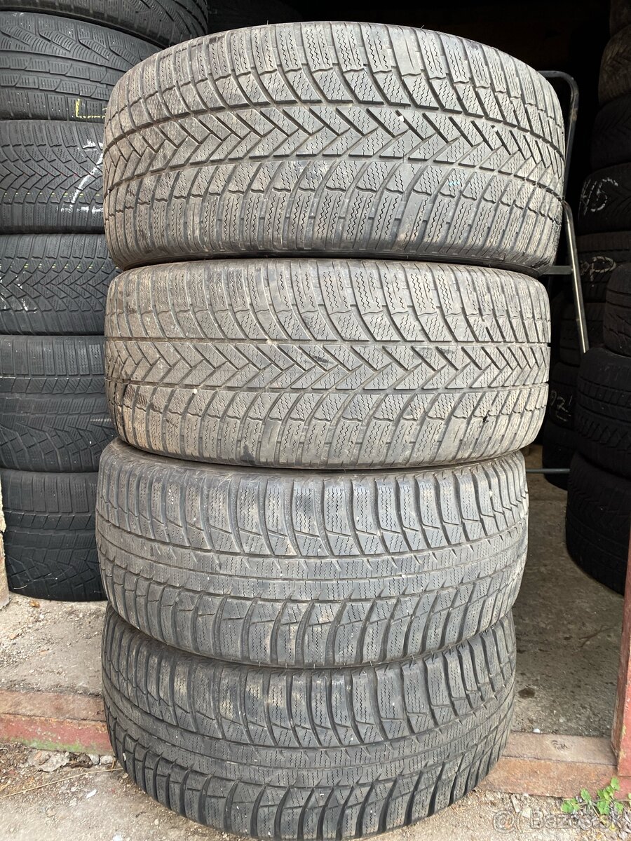 245/45r18 100V,BRIDESTONE  BLIZZAK LM005