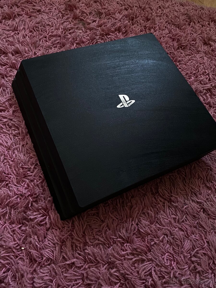 Ps 4 pro + dva Ovládače , kabeláž