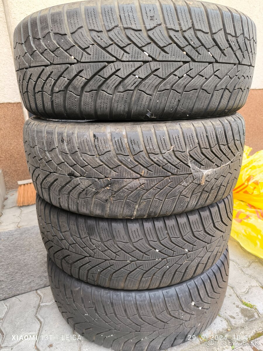 Kumho WP52 215/55/17