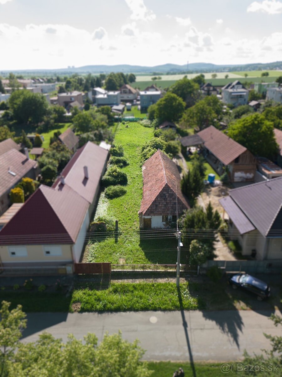 Predam stavebny pozemok s RD v obci Čajkov