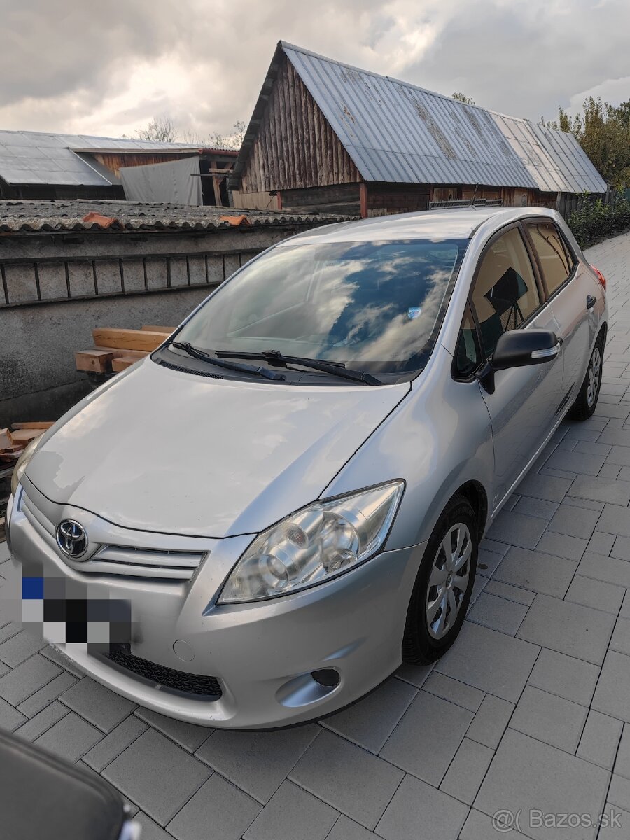 Toyota Auris 1.33 2011 benzín