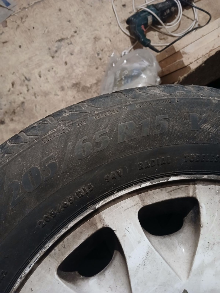 darujem letné pneumatiky 205/65 r15