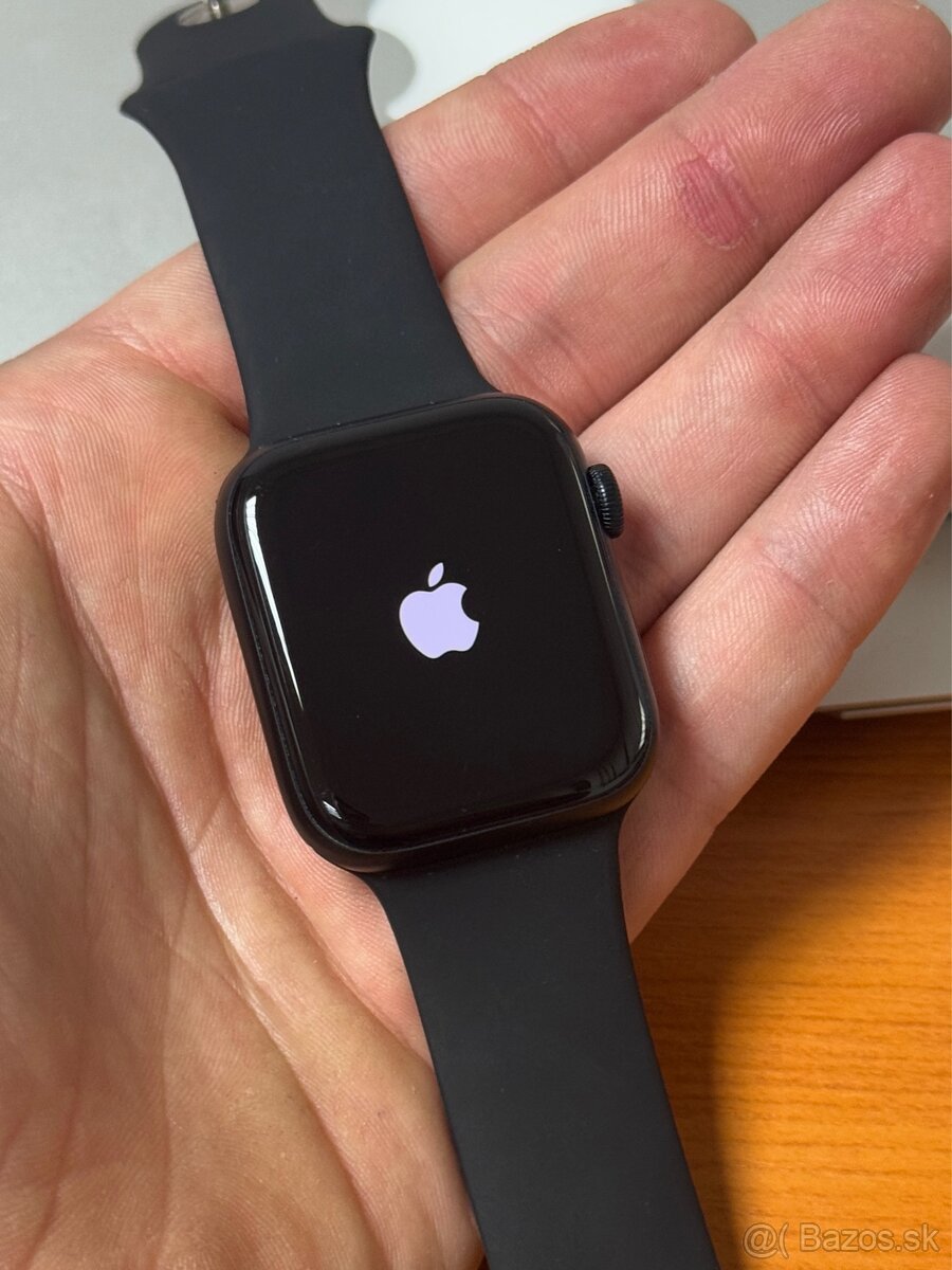 Apple Watch SE 2 44mm LTE MIDNIGHT - rok záruka