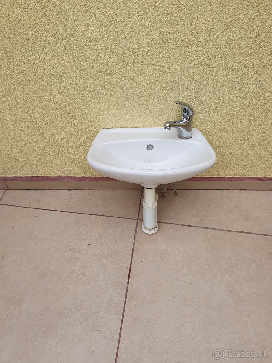 umývadlo a WC