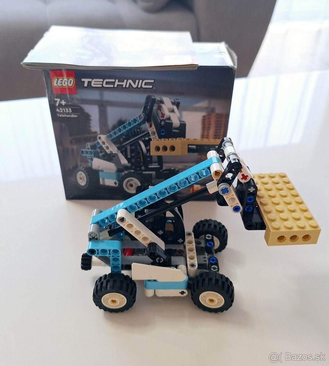 Teleskopický manipulátor LEGO Technic 42133