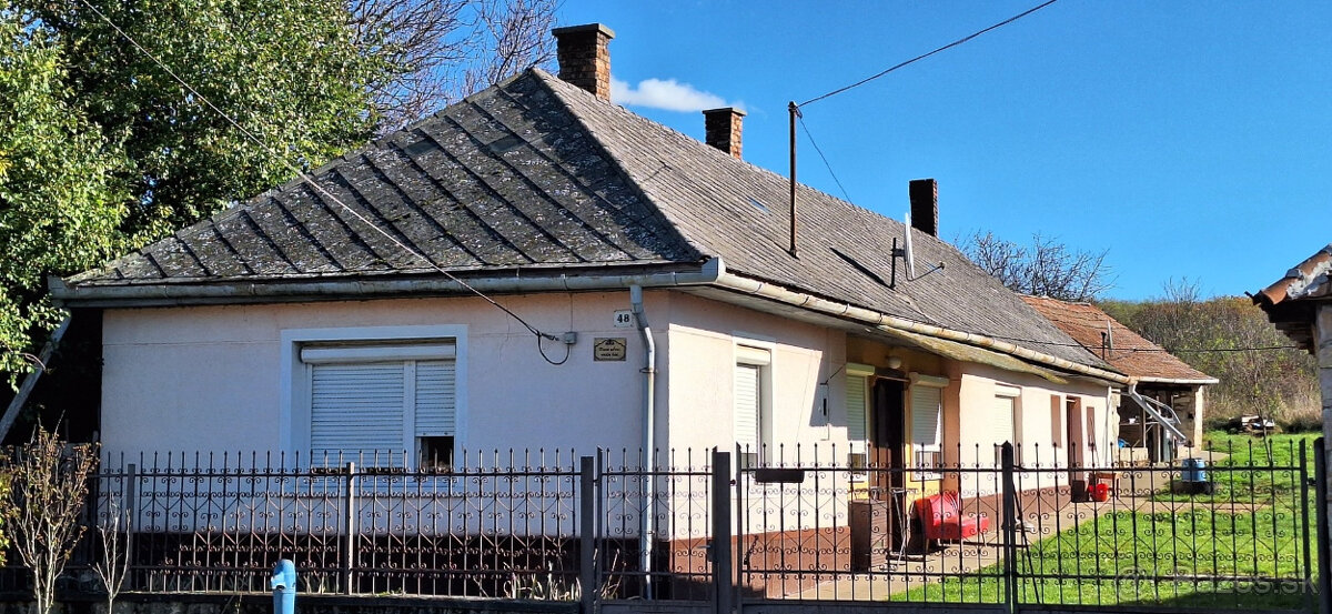 Pekný dom s veľkými možnosťami, kľudné miesto, veľký pozemok