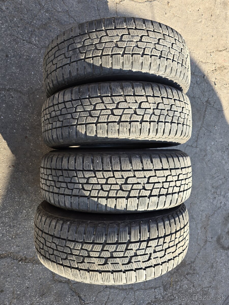 Predam zimné pneumatiky 195/65 R15