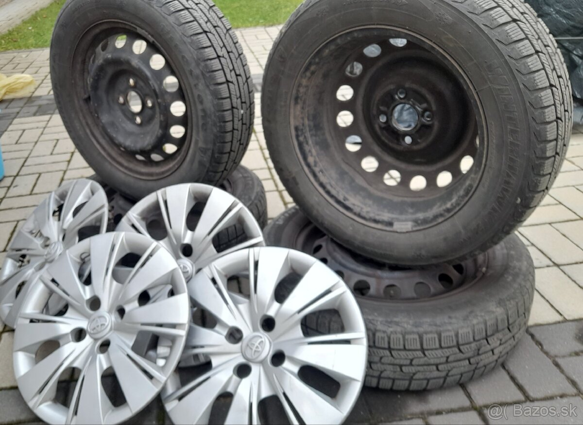 Predám kolesá 175/65 R15 84T a puklice Toyota