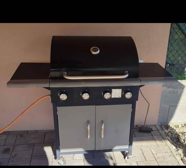 4 horákový plynový grill