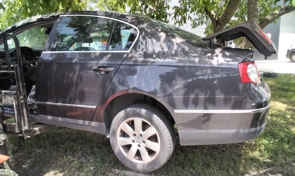 Dvere VOLKSWAGEN PASSAT B6 2.0 TDI CBA PREDÁM DVERE ZADNÉ