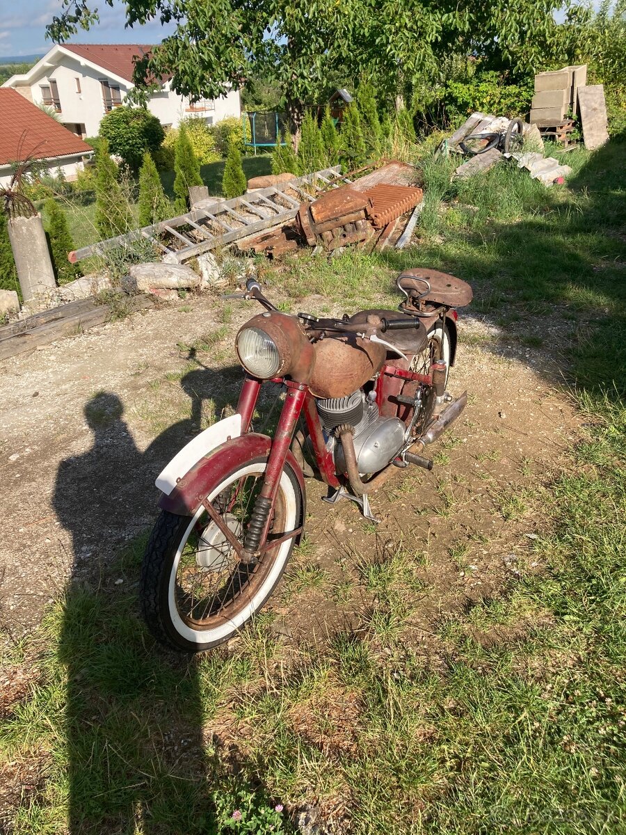 Predam Jawa 250 perák (komunista)