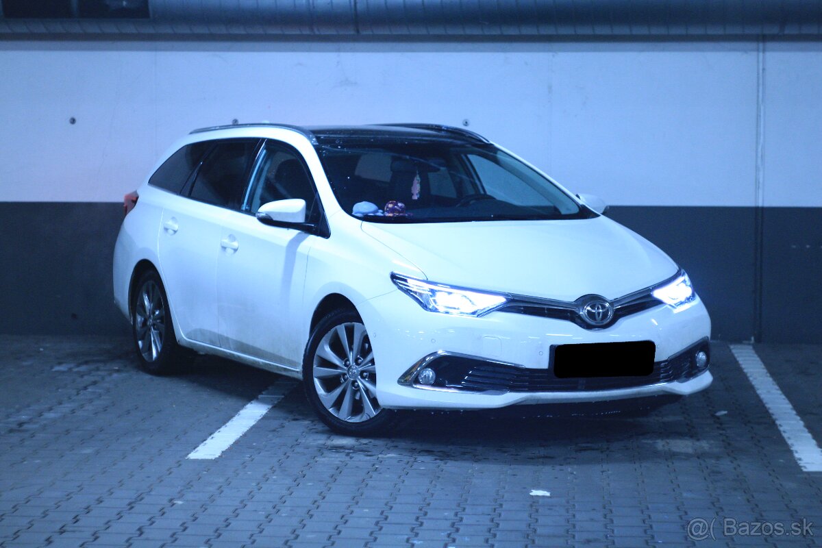 Toyota Auris Touring Sport 1.2T - Bohatá výbava