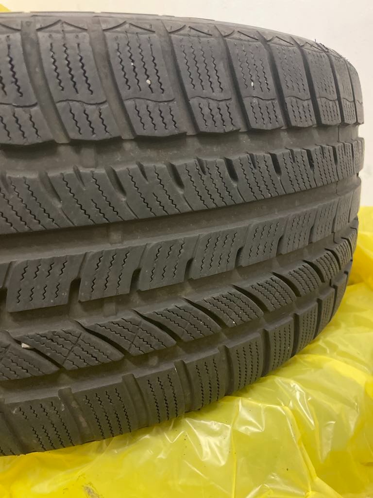 Zimné pneu 245/45 R18