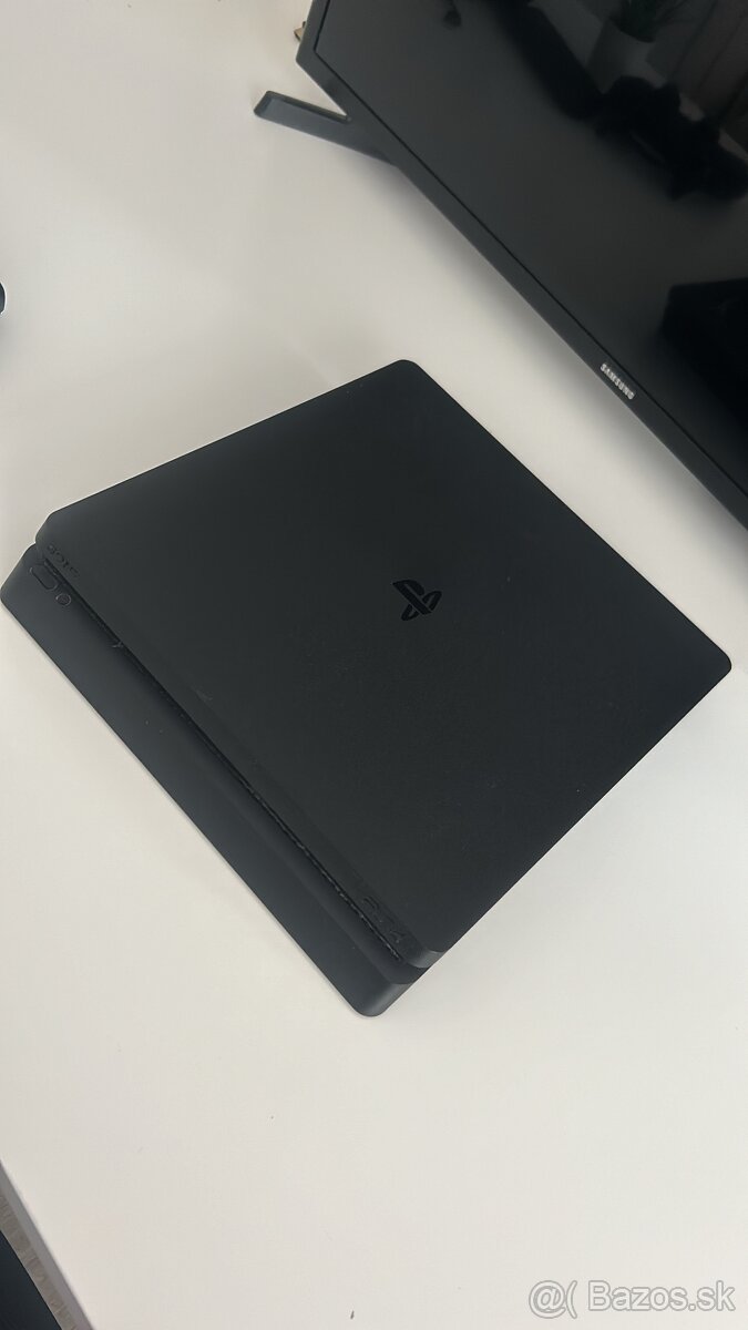 PLAYSTATION 4 SLIM 500GB