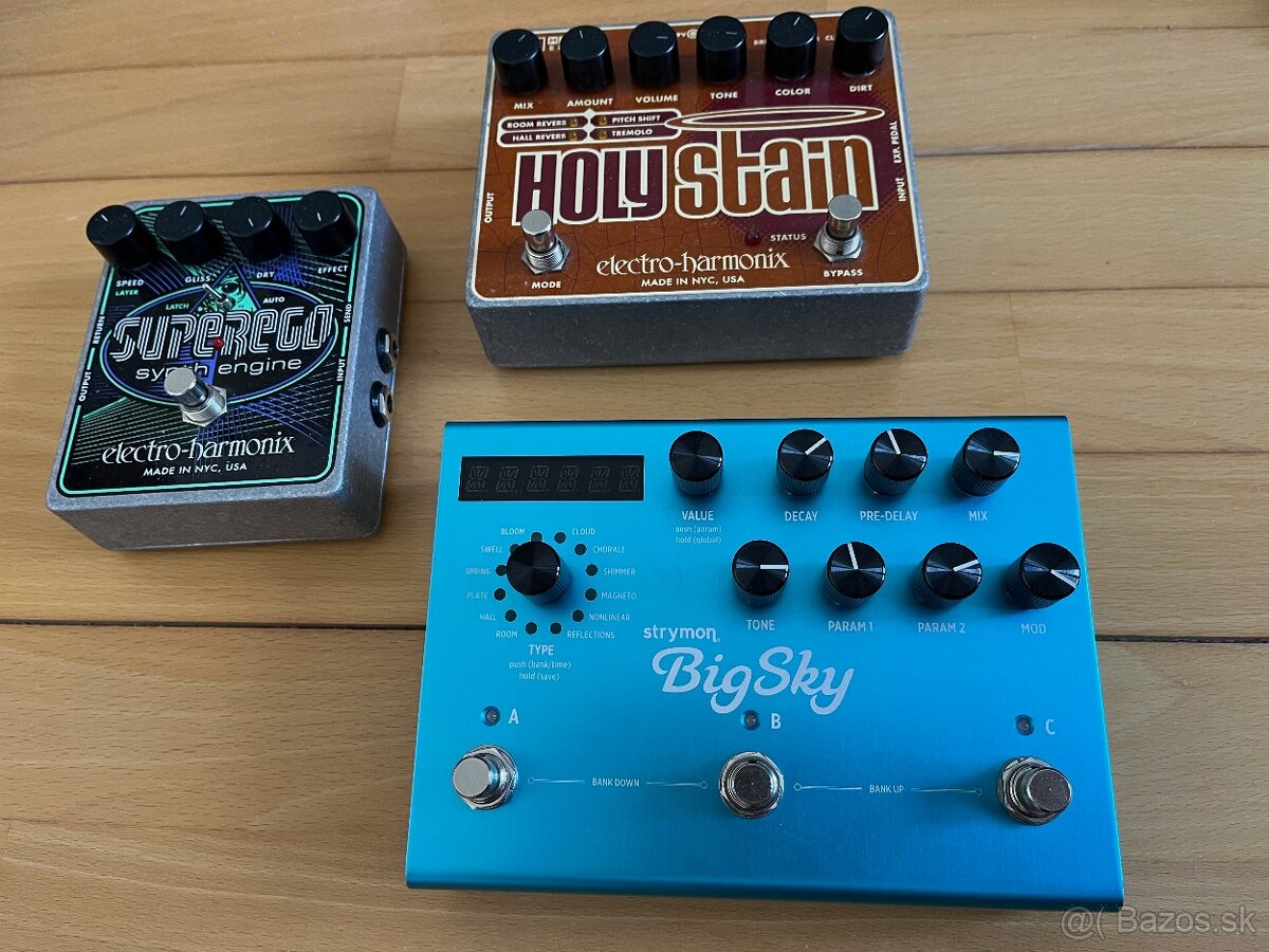 Electro Harmonix holy stain, super ego a Strymon big sky