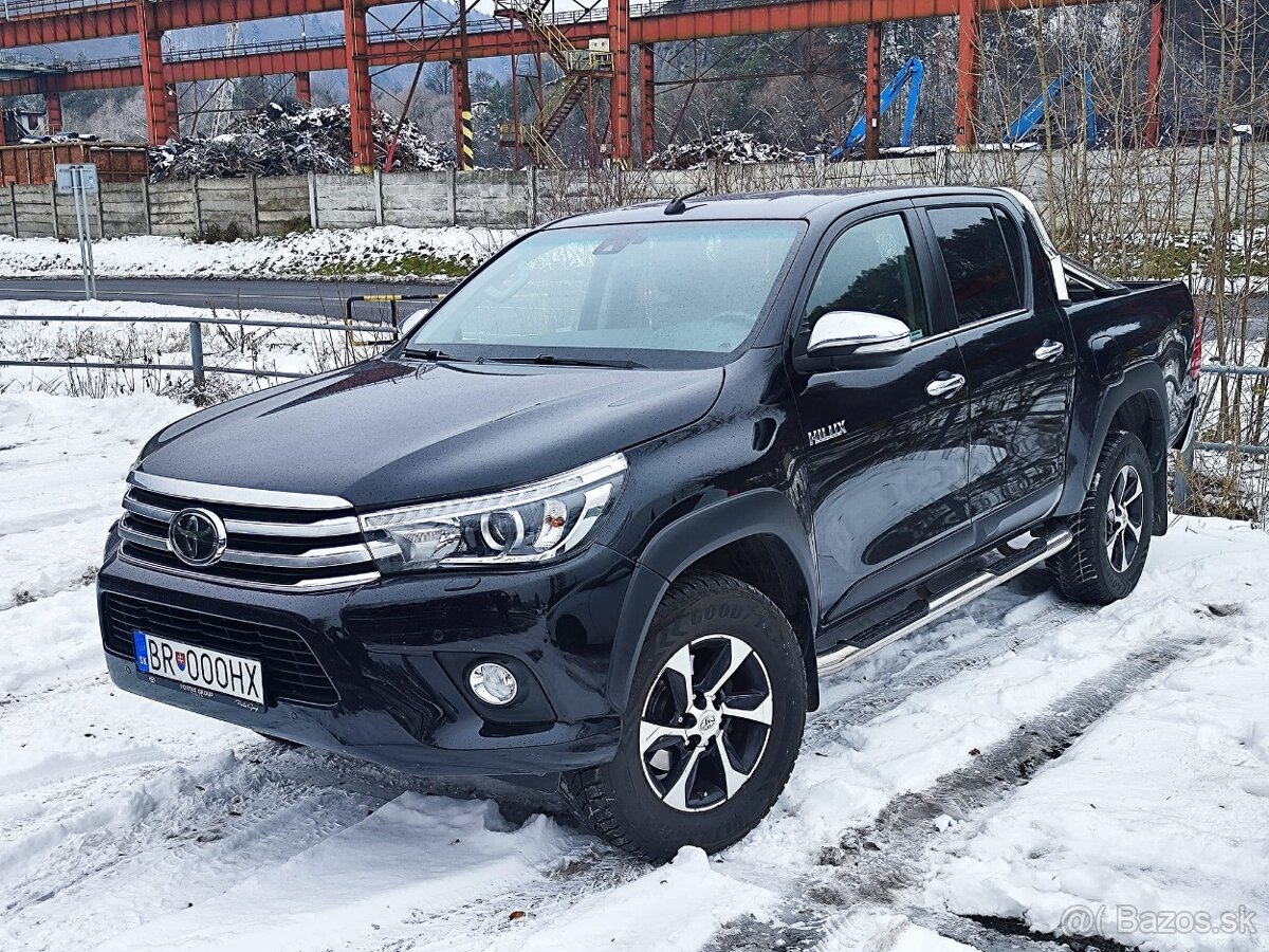 TOYOTA HILUX