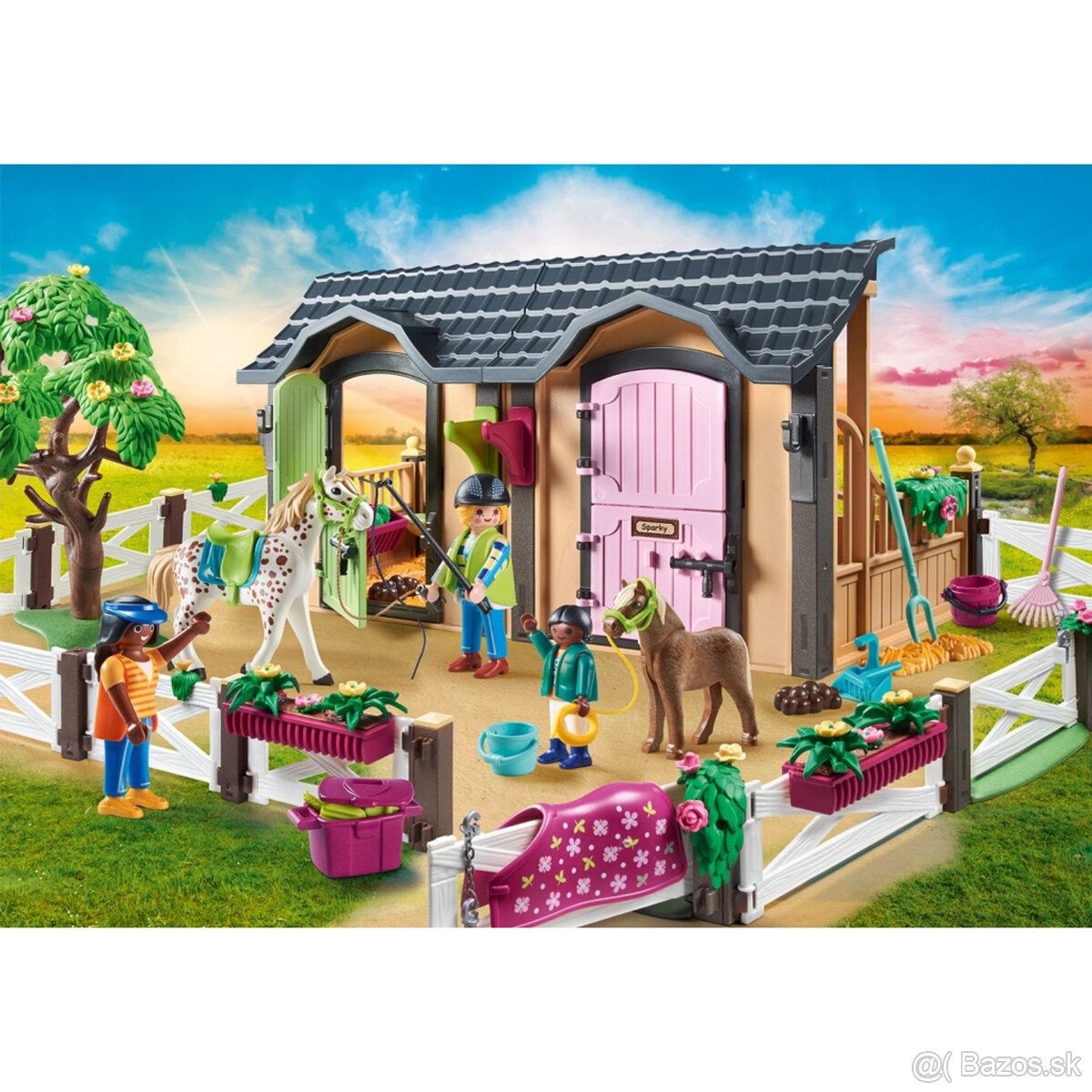 Playmobil 70995 Výuka jazdy na koni s konskými stajňami