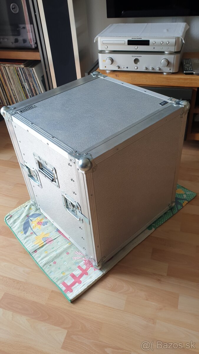 Transport case s Dolby SRA + Behringer Ultralink Pro MX882