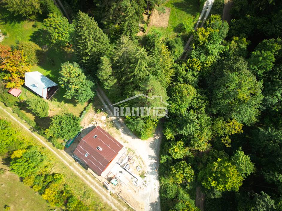 Znížená cena Na predaj pozemok 608 m2 nad Varínom