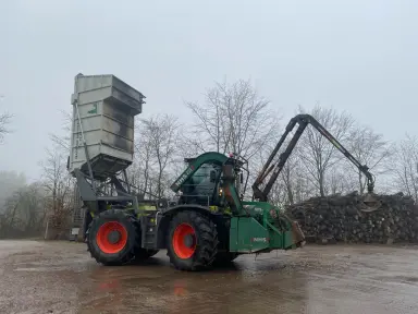 Claas Xerion 3800  NHS450 štiepkovač dreva