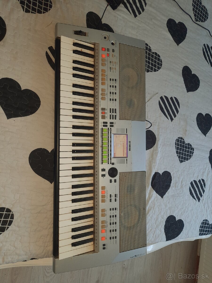 Yamaha PSR-S550