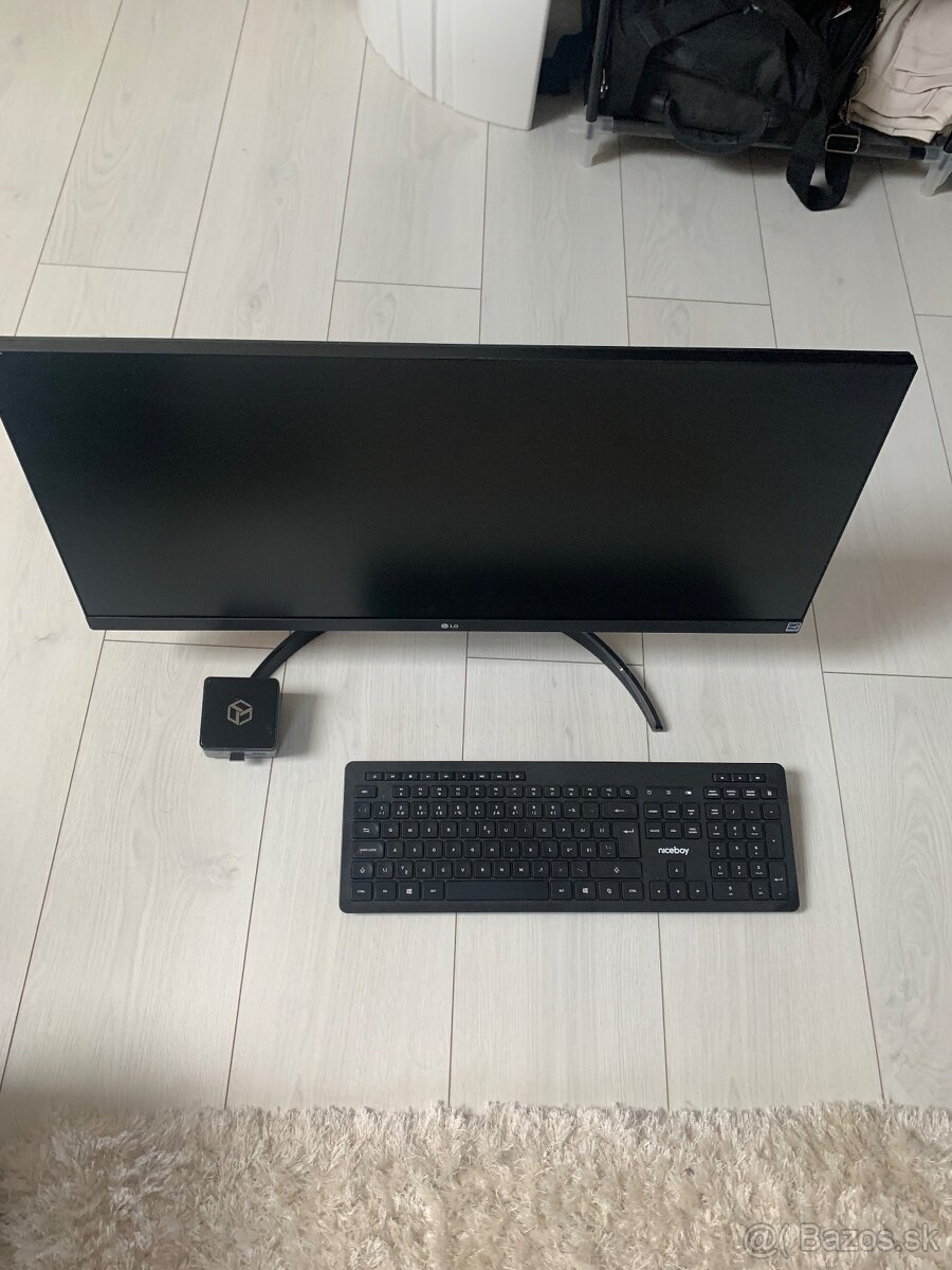 LG Monitor predĺžený