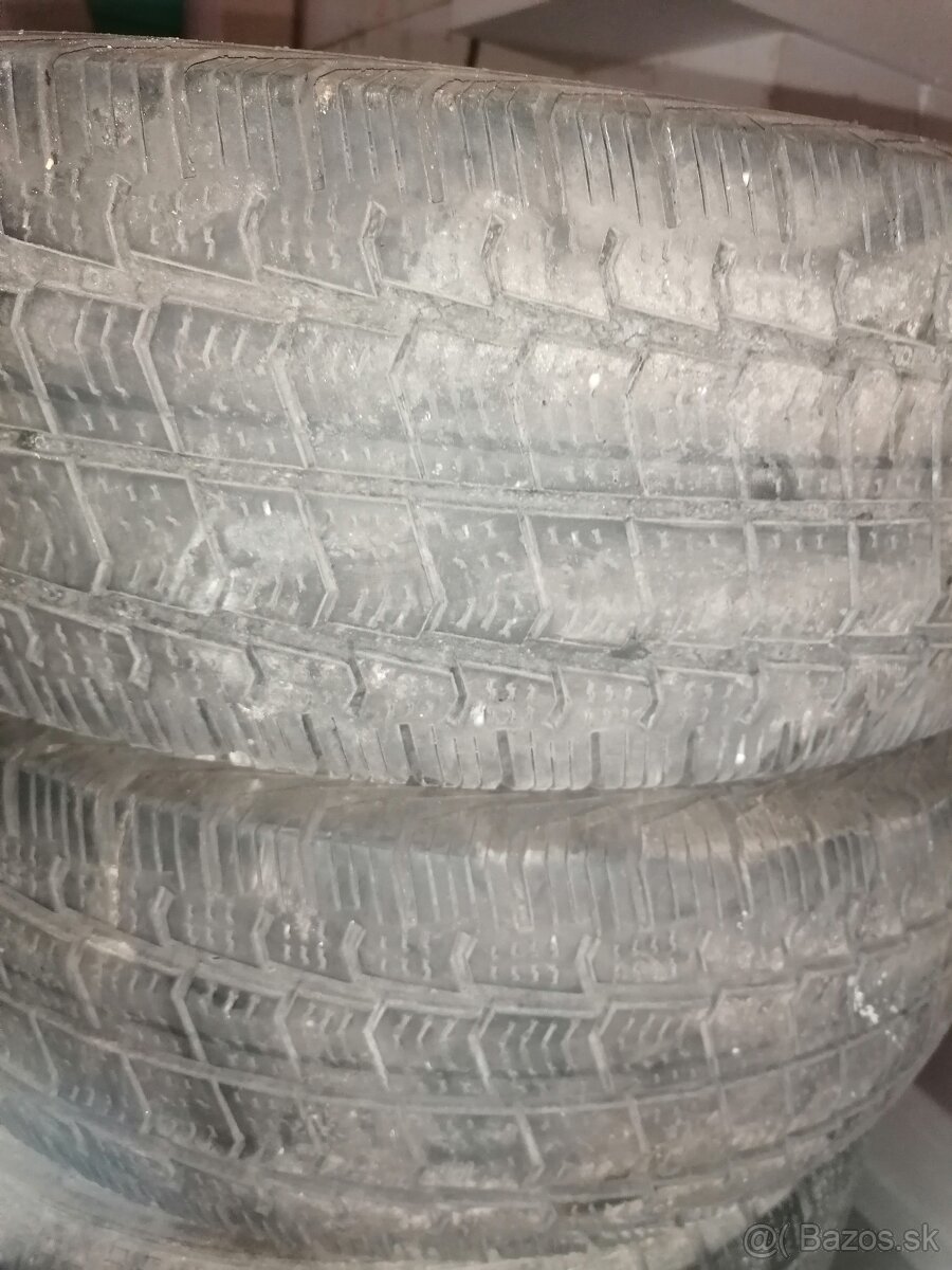 215/70 r15c