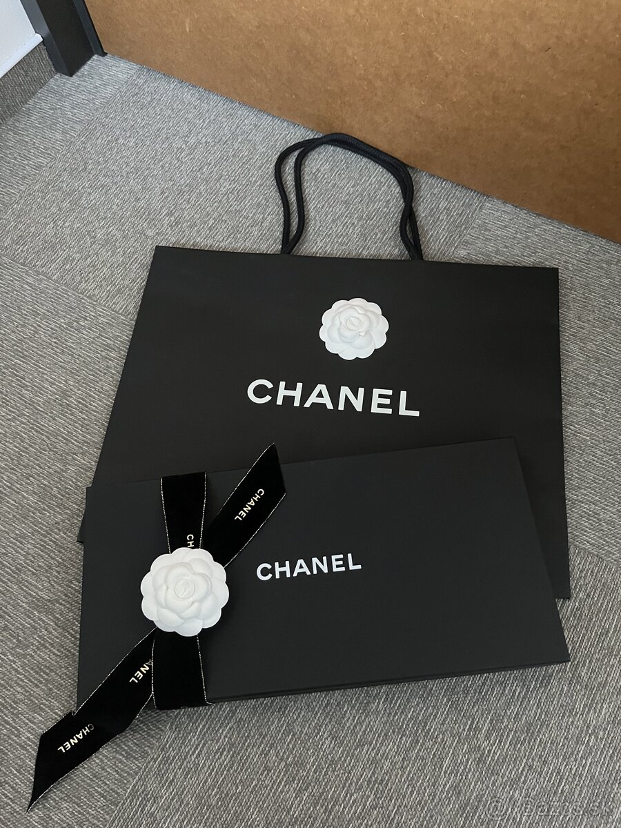 Chanel krabice a tašky