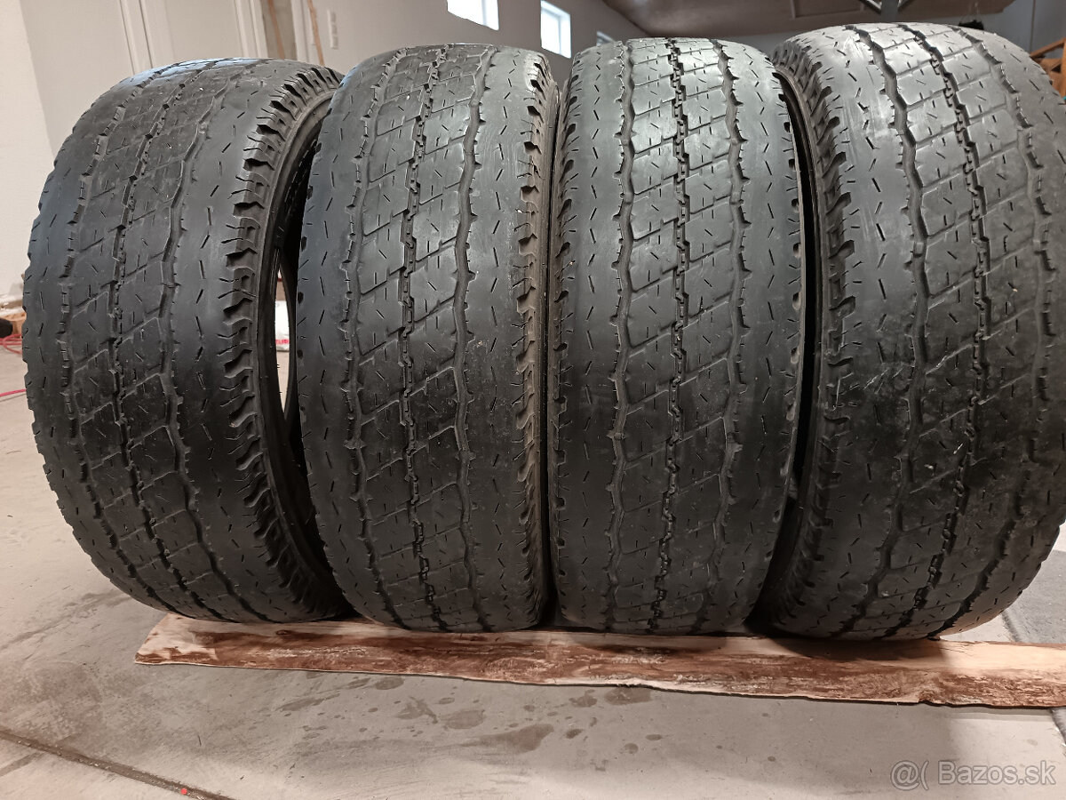 Pneumatiky na dodávku 215/70 R15 C