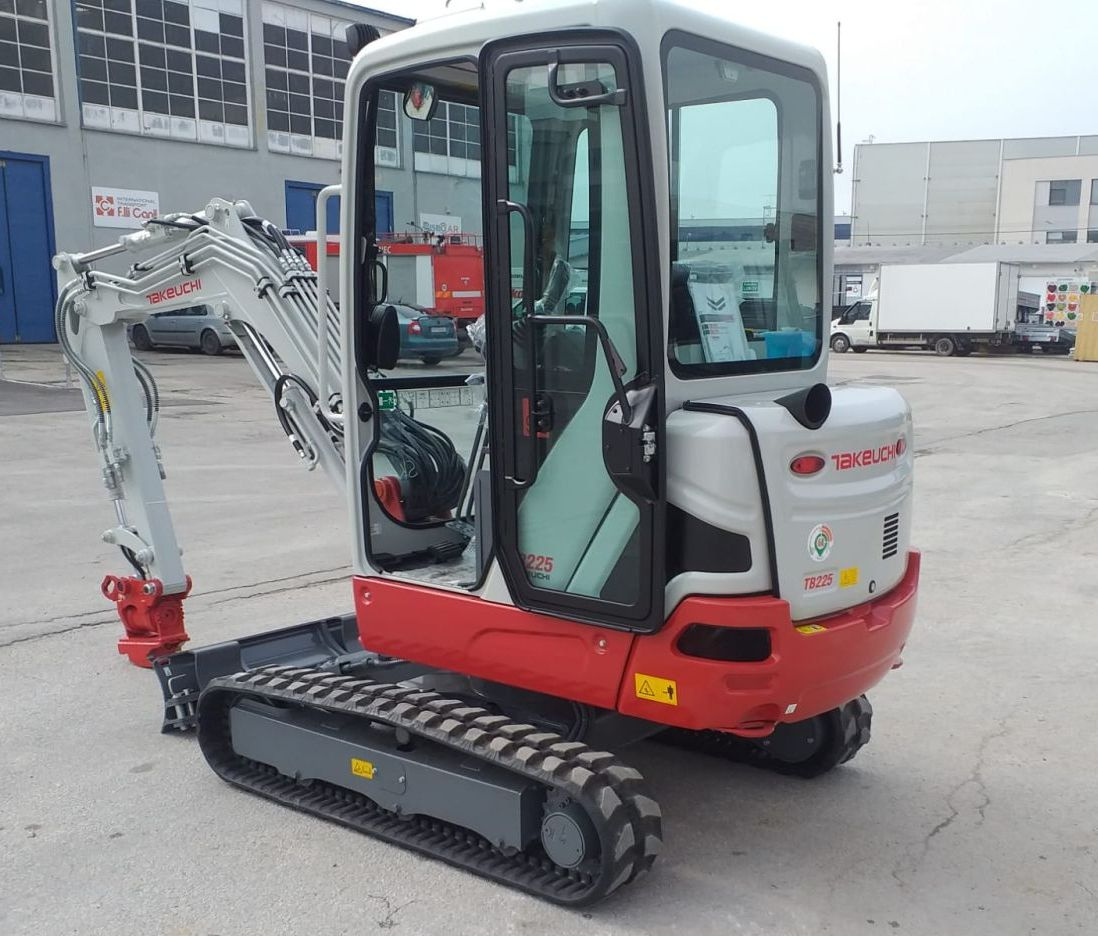 TAKEUCHI TB225 DIESEL - mini bager