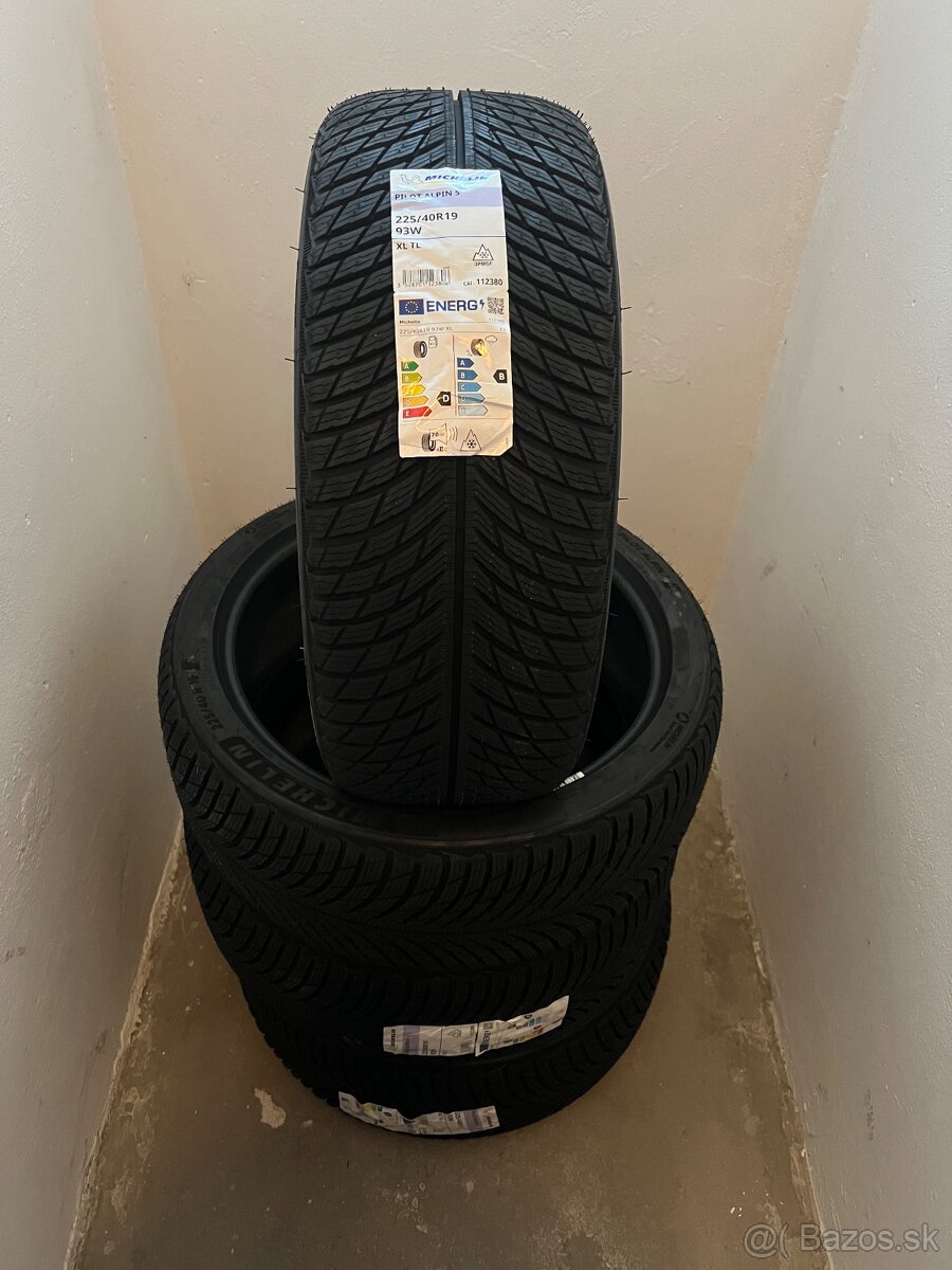 Predam pneumatiky 225/40 r19