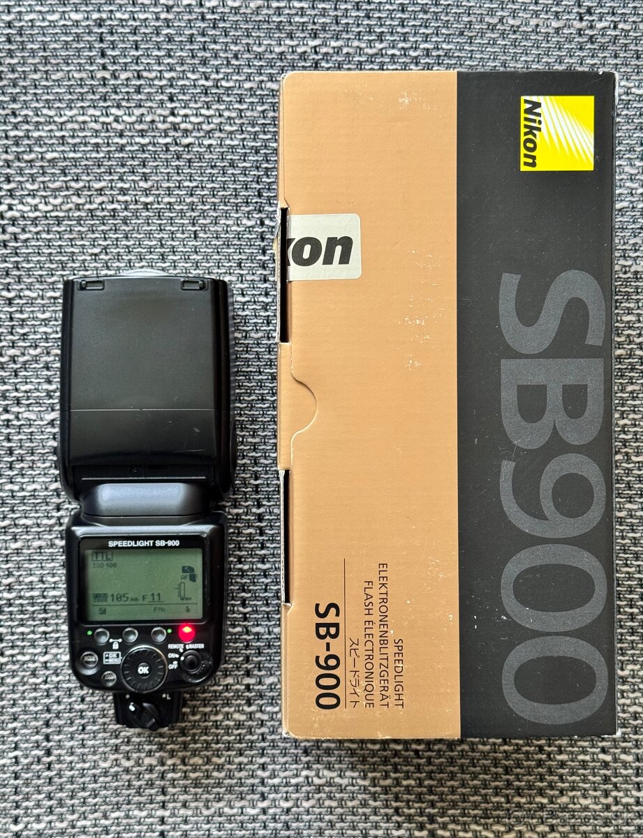 Nikon Speedlight SB-900