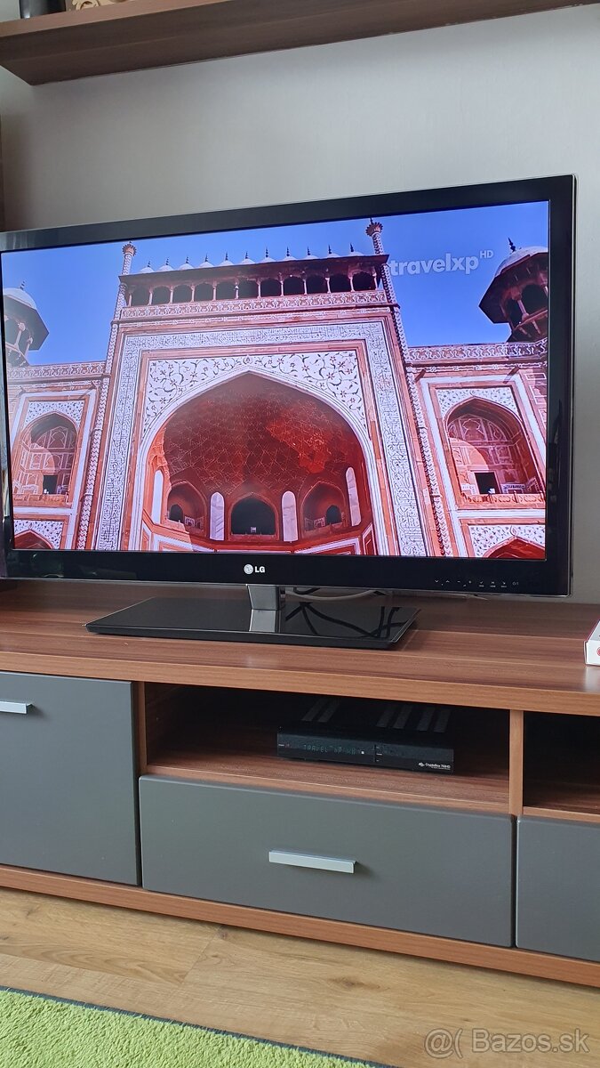 LG 3D televízor 107cm