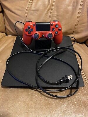 PS4 1TB + red joystick, 4hry