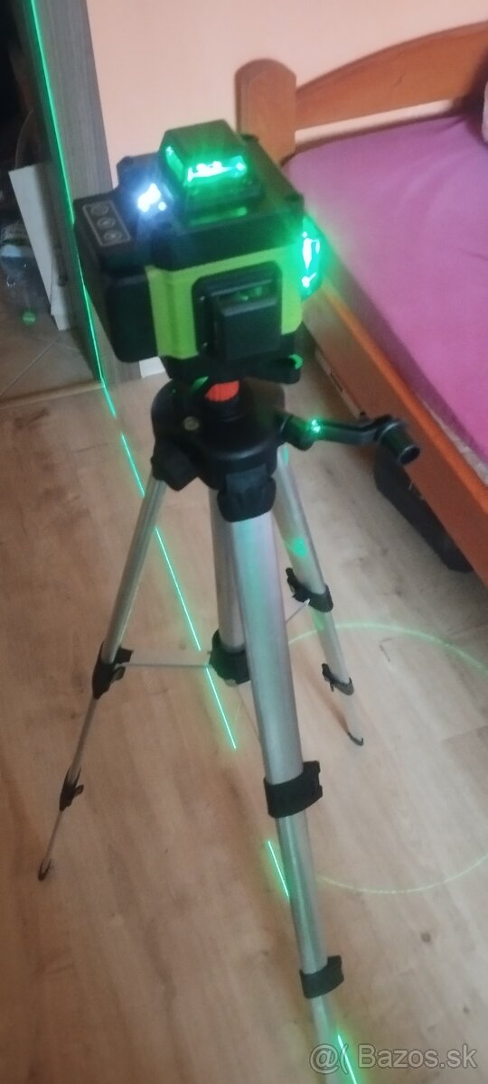 LASEROVÝ SAMONIVELIZAČNÝ 3D 16 LÍNIOVÝ PRÍSTROJ + TROJNOŽKA