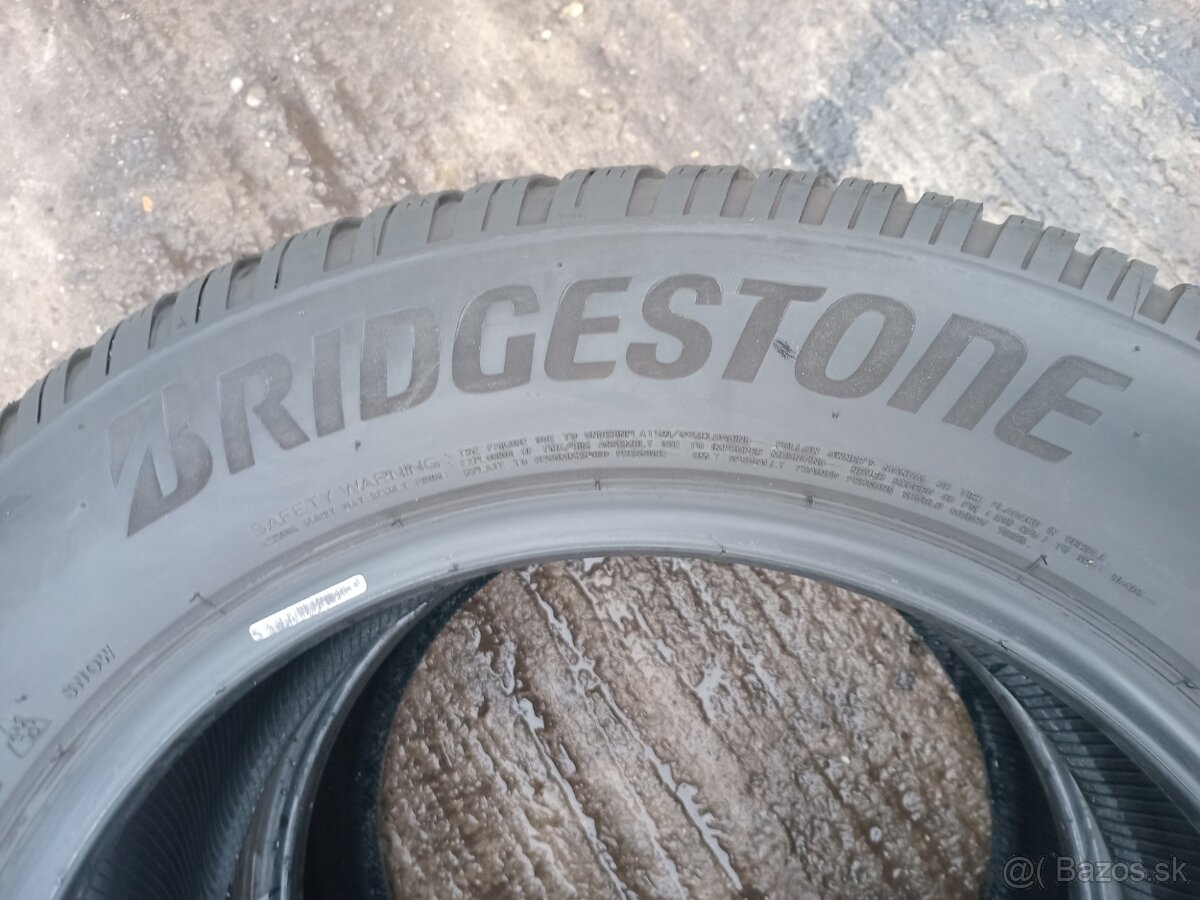 Bridgestone  235/60R18zimné