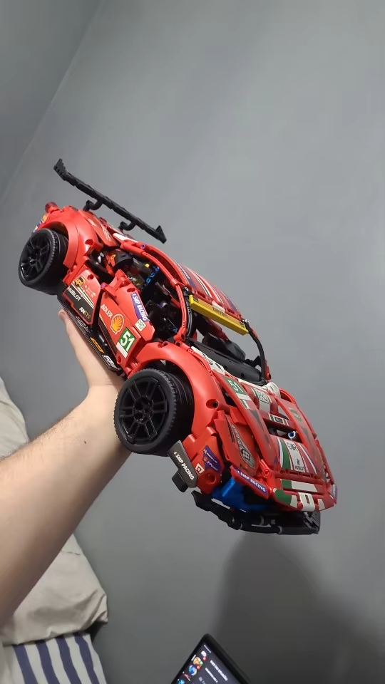 LEGO Ferrari 488 GTE 42125