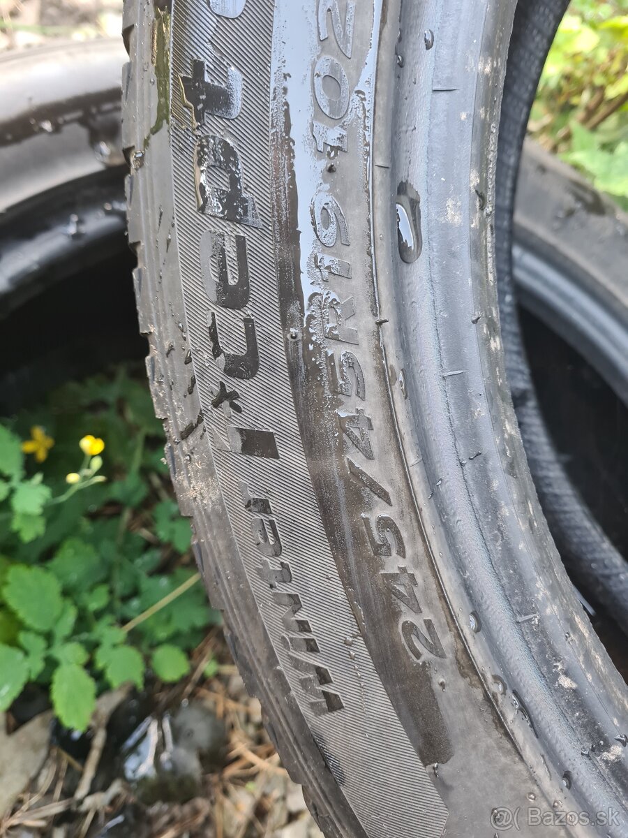 245/45R19 zimne  Hankook