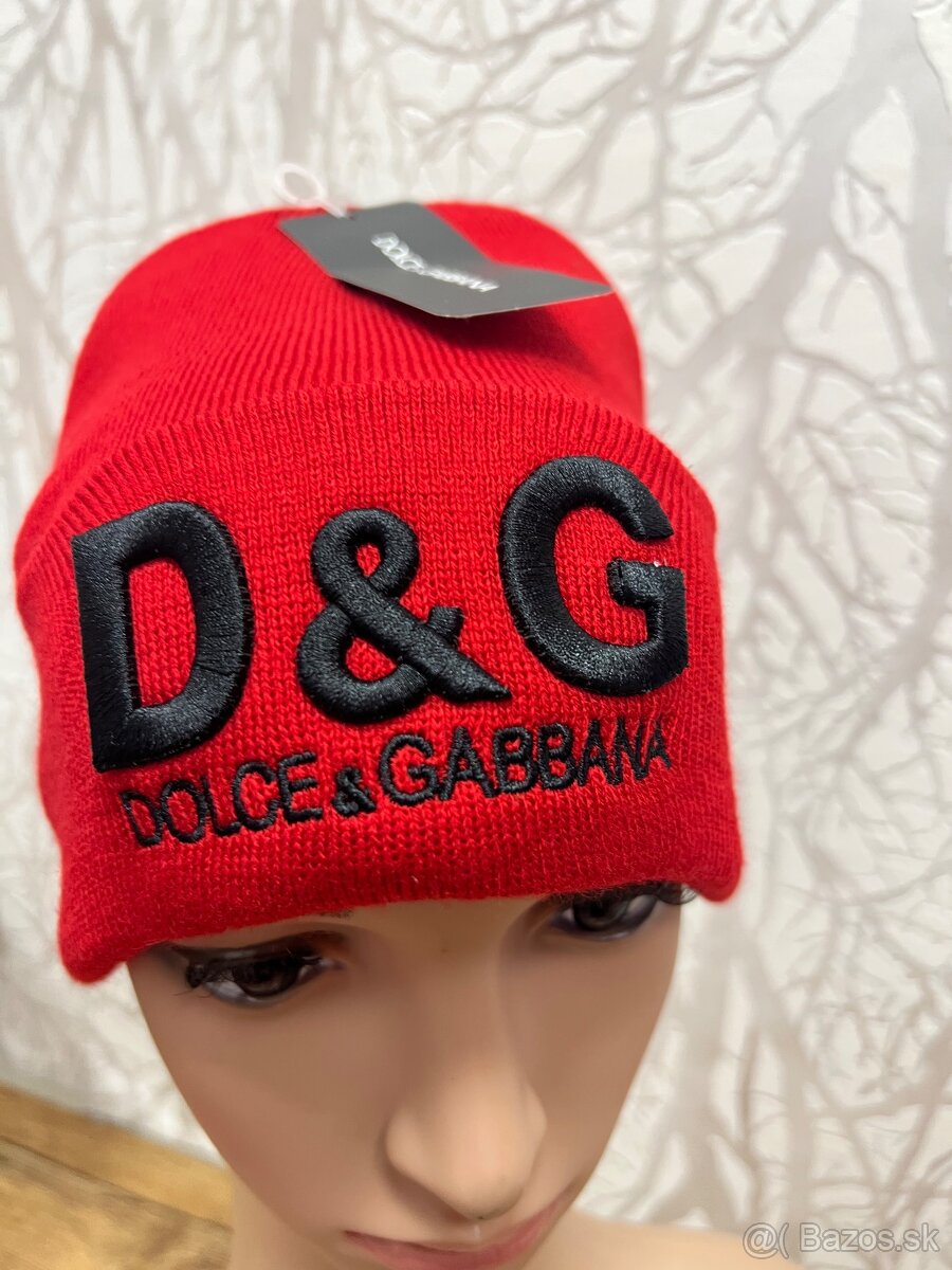 Cervena ciapka dolce a gabbana